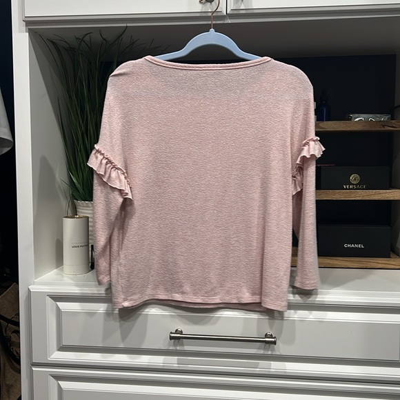 Onehart blouse with ruffles on arms light pink good condition size S - Picture 3 of 4